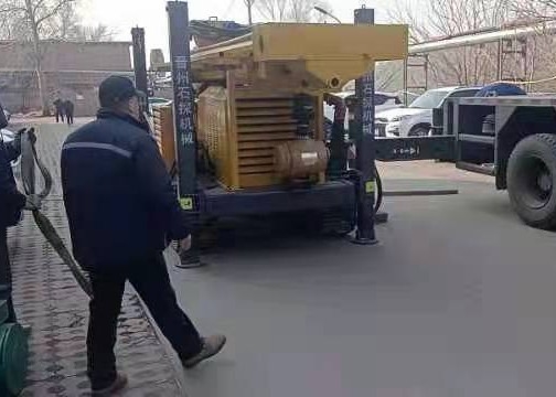ゴム製 クローラーによって取付けられる空気の掘削装置深さ180メートルの