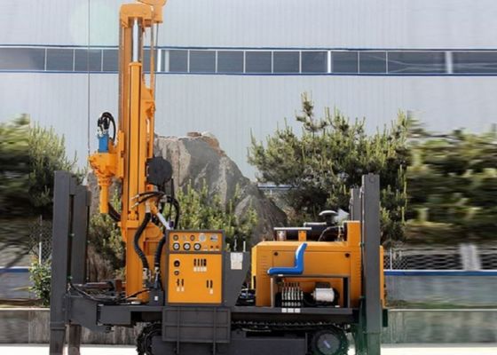 St 180 メートル ゴムまたは鋼のクローラー 水井の掘削用の気圧掘削リグ